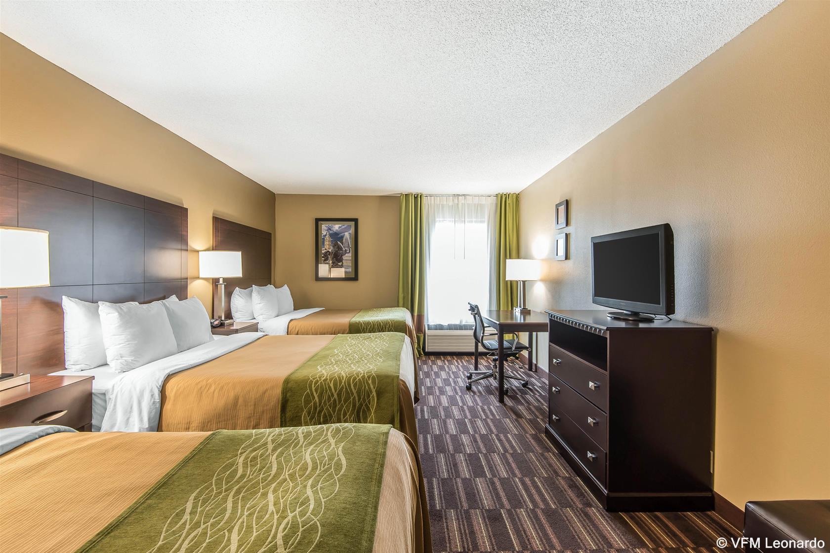 Comfort Inn & Suites Kansas City - Northeast Exterior photo